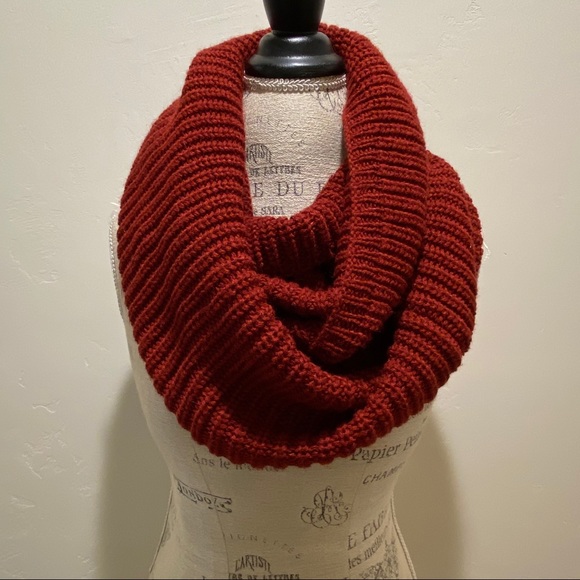 wrapables Accessories - Wrapables red knit infinity scarf